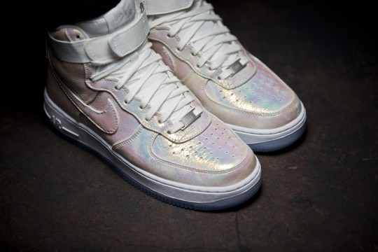 Nike WMNS Air Force 1 07 PRM QS “Iridescent Pearl” Collection