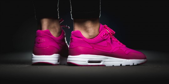 nike-704995-601-wmns-airmax1-ultra-moire-pink-Image-3