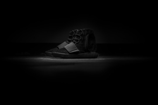 adidas YEEZY BOOST 750 „Triple Black“
