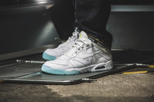 nike-749957-101-air-tech-challenge-iii-white-1