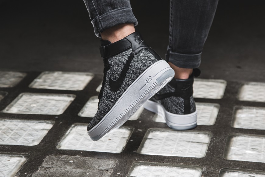nike-wmns-air-force-818018-001-3