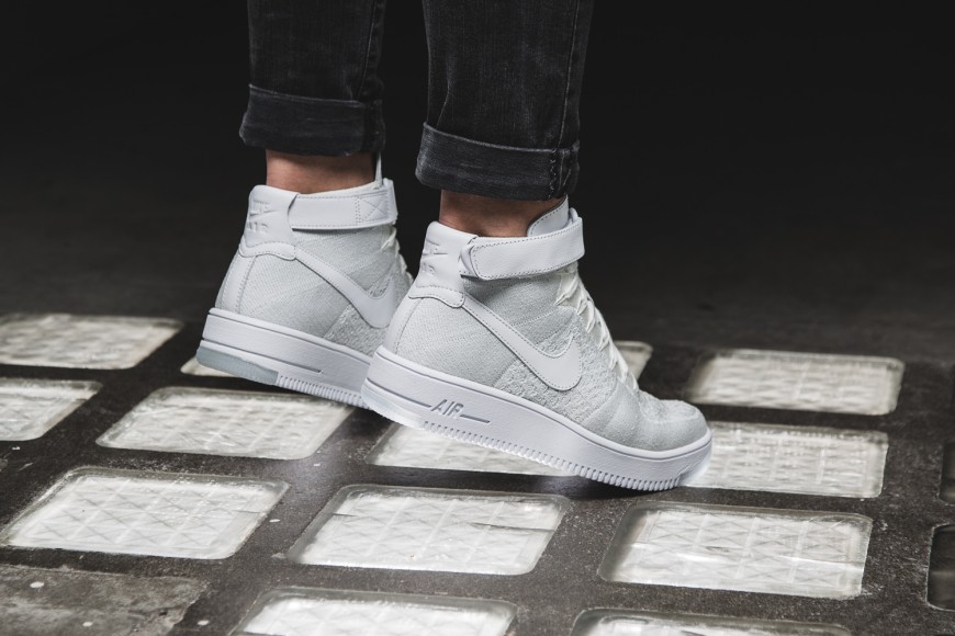nike-wmns-air-force-818018-100-4