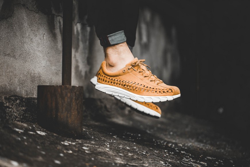 nike-833132-007-mayfly-woven-curry-1