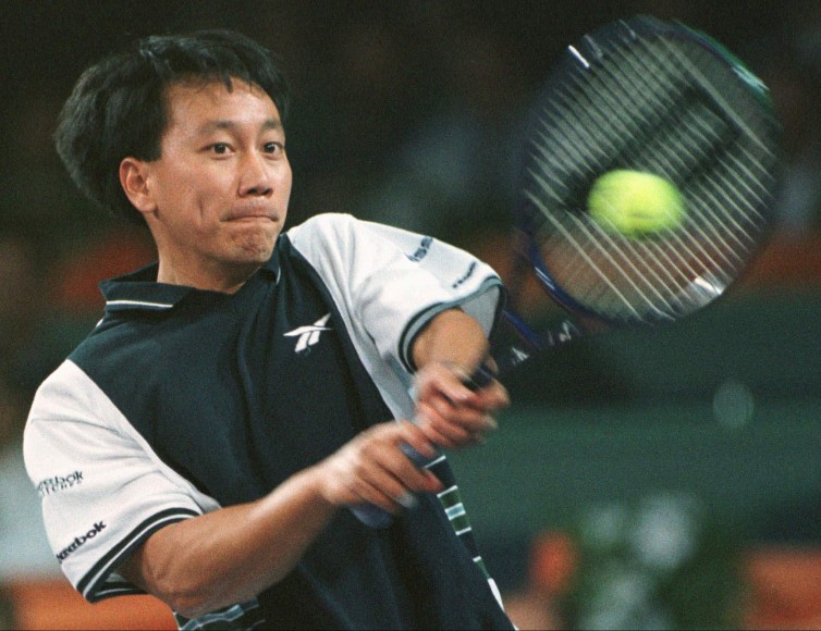 Michael Chang of Henderson, Nev., returns the ball towards Spain's Sergi Bruguera at the ATP Tour World Championships in Hanover, Germany Tuesday, Nov. 11, 1997. Chang won  7-6 (10-8), 6-2. (AP Photo/Christof Stache)