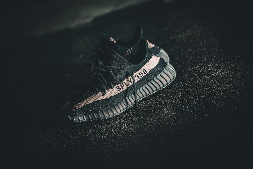 Adidas Yeezy Boost 350 v2 Core Black Red Bred Size 8 5 US