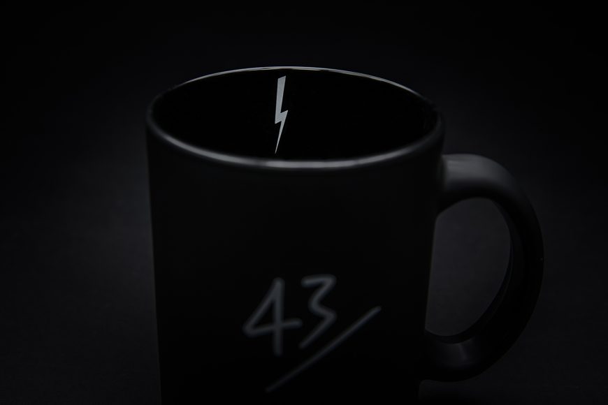 43einhalb-shit-hapens-mug-2