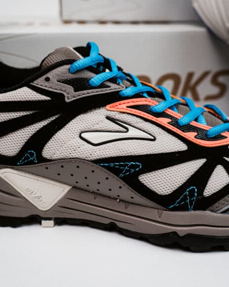 Brooks-PACKSHOT-1104851D058-1105021D075-1104851D049-1105021D798-1104851D454-1104851D109-10