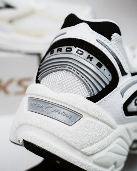 Brooks-PACKSHOT-1104851D058-1105021D075-1104851D049-1105021D798-1104851D454-1104851D109-13