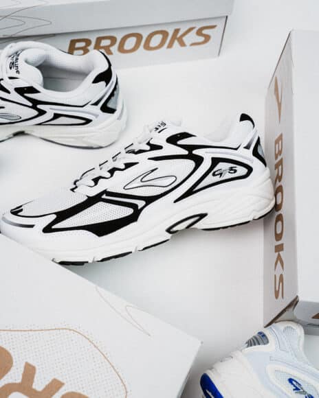 Brooks-PACKSHOT-1104851D058-1105021D075-1104851D049-1105021D798-1104851D454-1104851D109-5