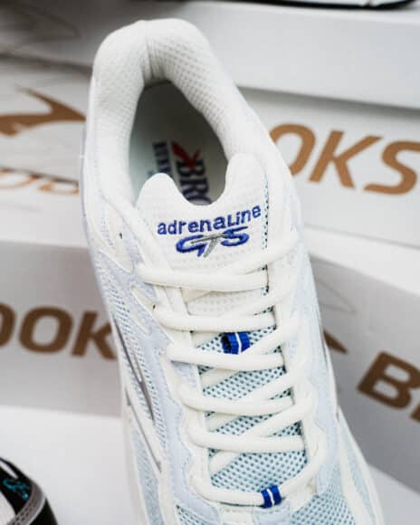 Brooks-PACKSHOT-1104851D058-1105021D075-1104851D049-1105021D798-1104851D454-1104851D109-9