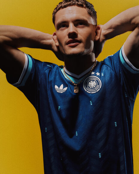 +H24765-WC26_Away_Global_DFB_Wirtz_2_3x4_RGB-1384333