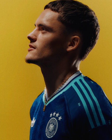 +H24765-WC26_Away_Global_DFB_Wirtz_3_3x4_RGB-1384339