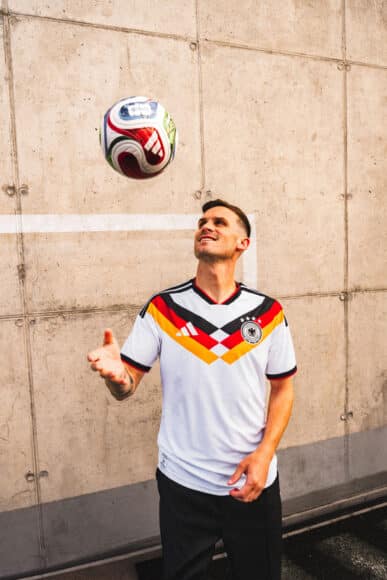 WC-26-DFB-HJSY-GROß-2