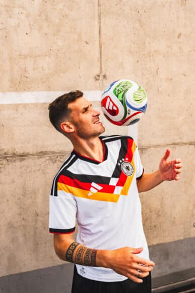 WC-26-DFB-HJSY-GROß-3