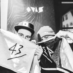 Towel (white / black)