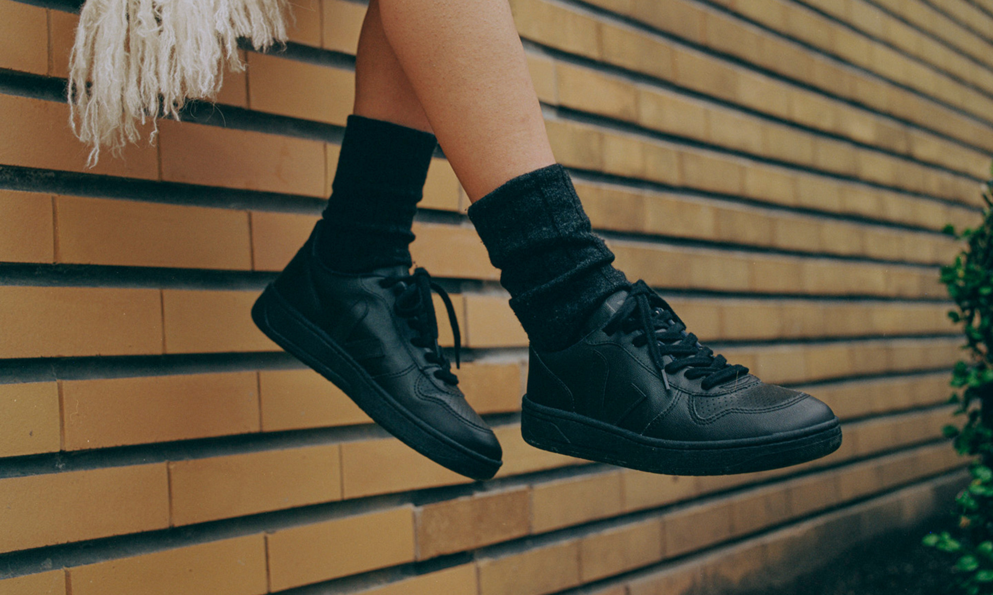VEJA V-10 CWL (black / black) | 43einhalb Sneaker Store