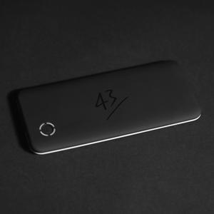 x The Grail Club  “TOPSMILE Powerbank 5.000mAh - black