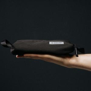 Carry Essentials Simple Pouch Federtasche (schwarz)