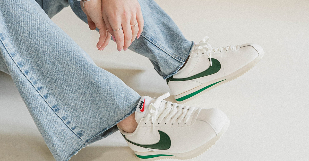 Nike WMNS Cortez (sail / gorge green / malachite / coconut milk) |  43einhalb Sneaker Store