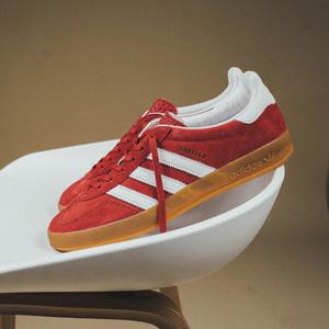 Gazelle Indoor (Scarlet / Cloud White / Scarlet)