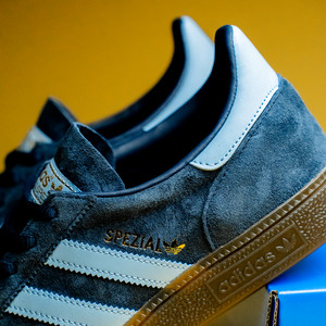 Handball Spezial (dunkelblau / hellblau / braun)