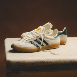 Gazelle Indoor (cream white / collegiate green / gum)