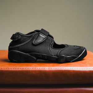 WMNS Air Rift (black)