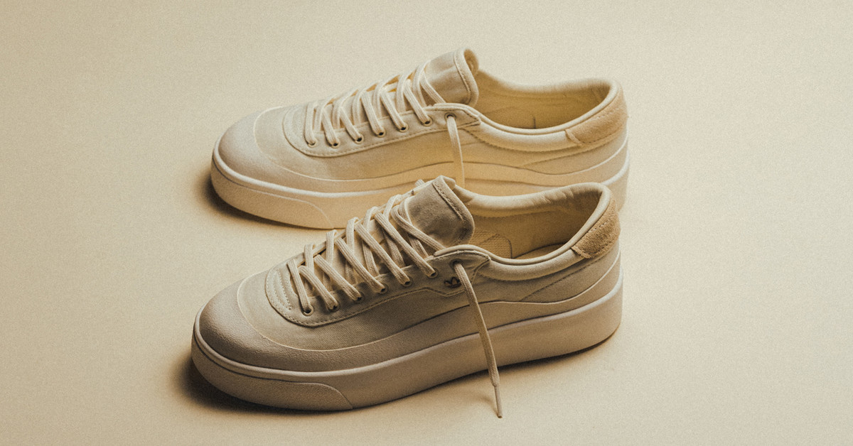 adidas Nucombe (Chalk White / Chalk White / Chalk White