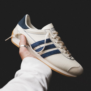 Country OG W (night indigo / off white / silver metallic)