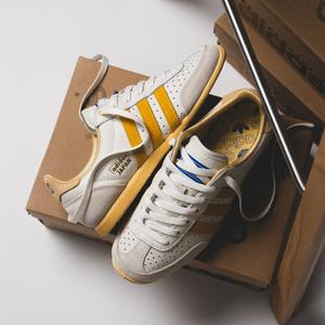 Japan W (white / spark / orange)