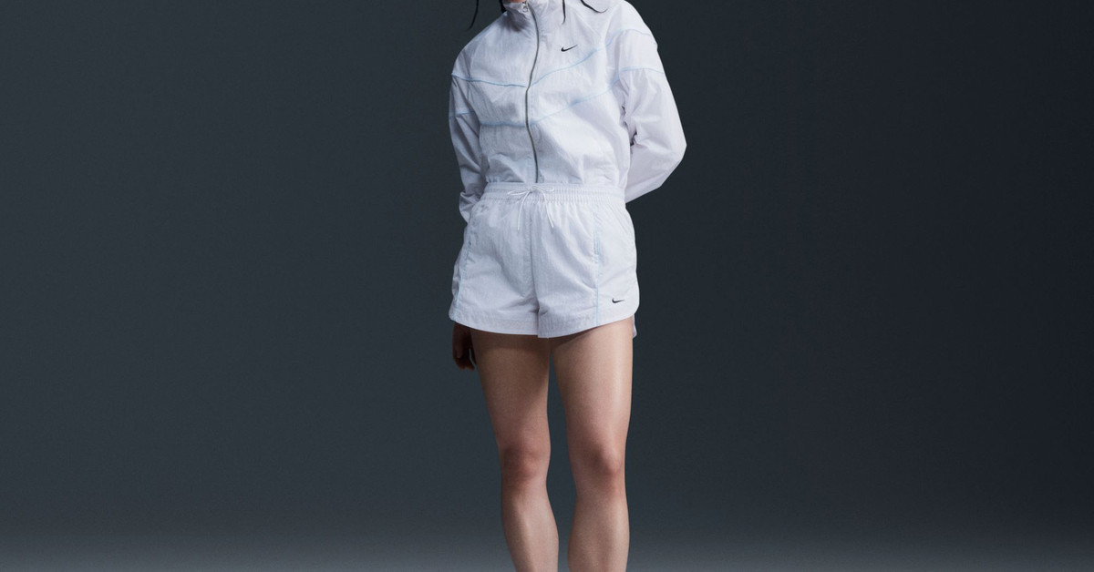 Nike Windrunner woven jacket with zipper and UV protection (white