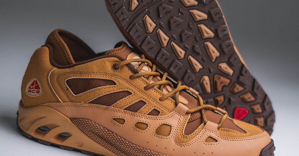 Nike ACG Air Exploraid (flax / gym red / cacao wow / lt british