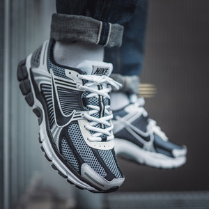 Zoom Vomero 5 SE SP Dark Grey