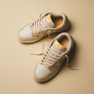 WMNS Dunk Low  (muslin / team gold / pale ivory / laser orange)