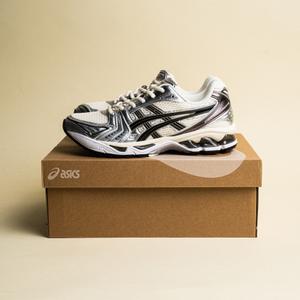 Gel-Kayano 14 (cream / black)