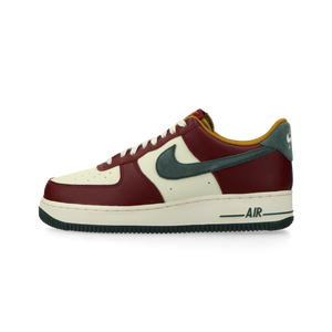 Nike Air Force 1 07 LV8 (cocnut milk / vintage green / dark team red)