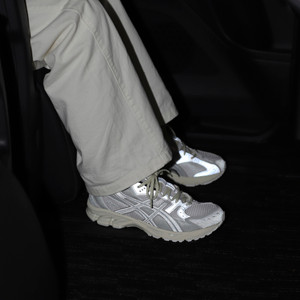 x Min-Nano GEL-NIMBUS 10.1 (white / sheet rock)