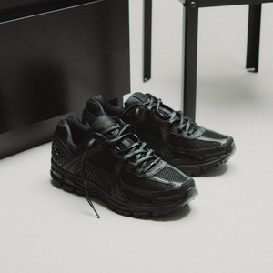 Zoom Vomero 5 (black)