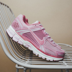Zoom Vomero 5 (elemental pink / desert berry / pink foam)