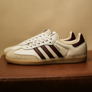 Samba OG (wonder white / shadow red / gum)