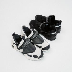 WMNS Trunner LX Triple Black (black / black / black)
