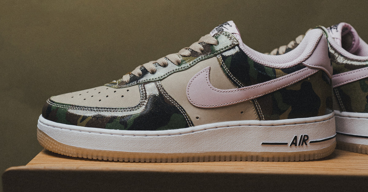 Nike Air Force Low Retro (desert khaki pink foam black