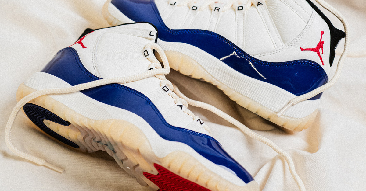 Jordan Air Jordan 11 Retro Rare Air (deep royal blue fire red