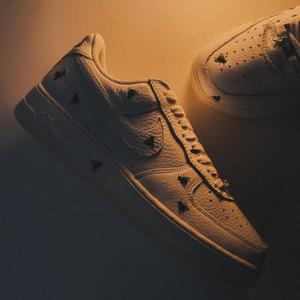 Air Force 1 Retro Houseflies (summit white / summit white / black)