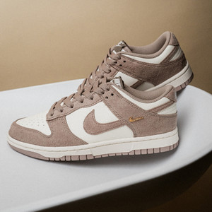 Dunk Low (sail / malt / metallic gold)