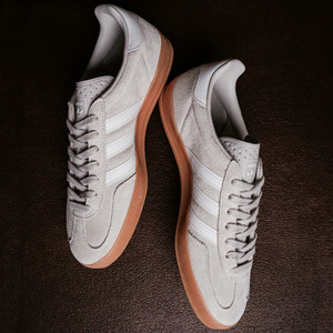 Gazelle Indoor (chalk pearl / core white / gum)