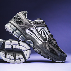 Zoom Vomero 5 (anthracite / black / chrome / silver)