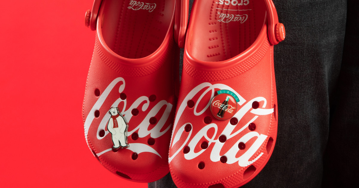 Crocs x Coca Cola Classics Clog Coke | 43einhalb Sneaker Store
