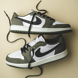 Air Jordan 1 Retro Low (medium olive / black / summit white / sail)
