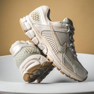 WMNS Zoom Vomero 5 (light bone / phantom)